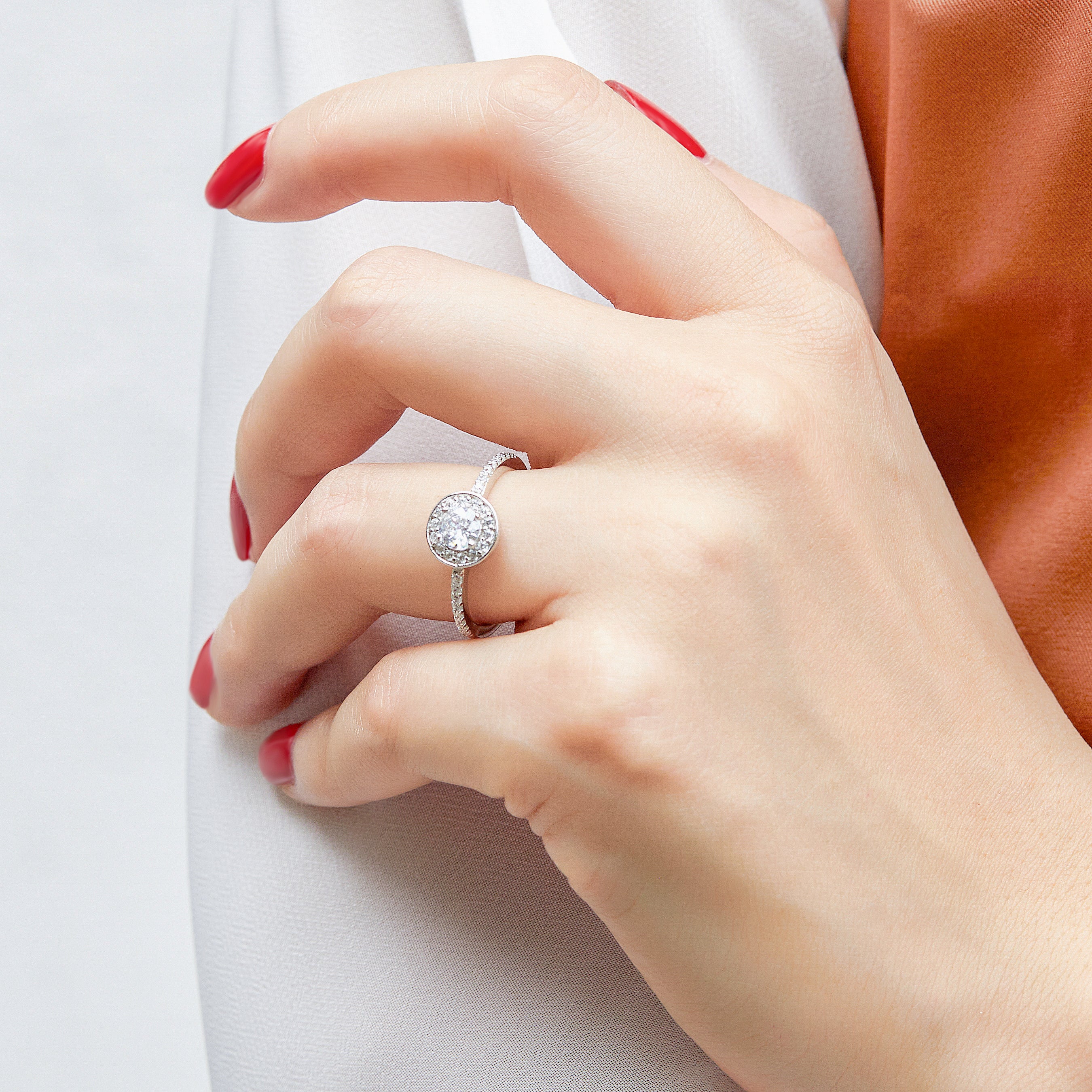 925 Sterling Silver Round Cluster Cz Ladies Ring with Cz Band