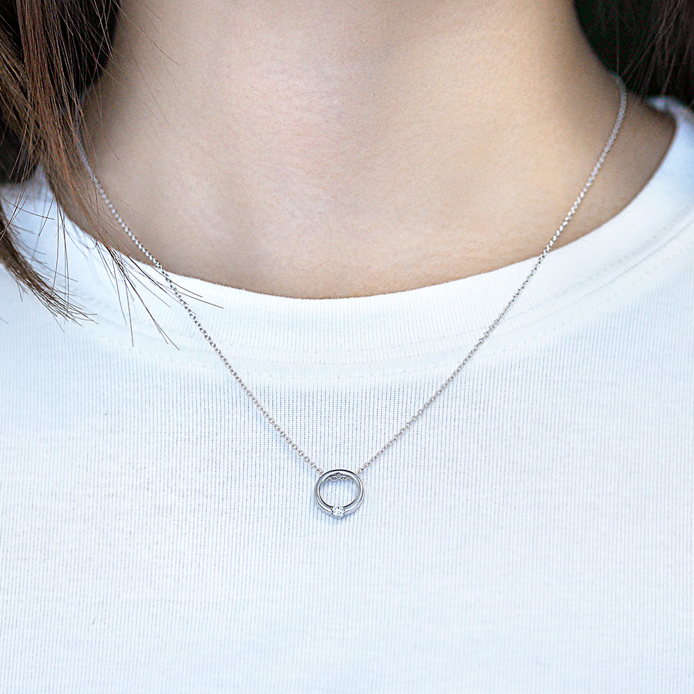 925 Sterling Silver Circle with Round Cz Solitaire Ladies Pendant with Chain