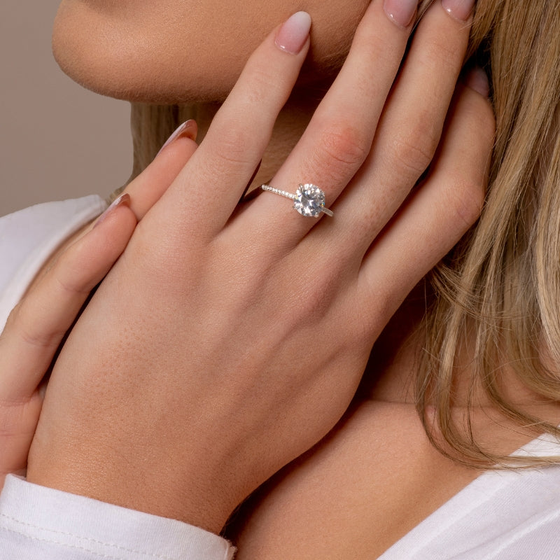 925 Sterling Silver 8mm Round Cz Solitaire with Side Stones Ladies Ring