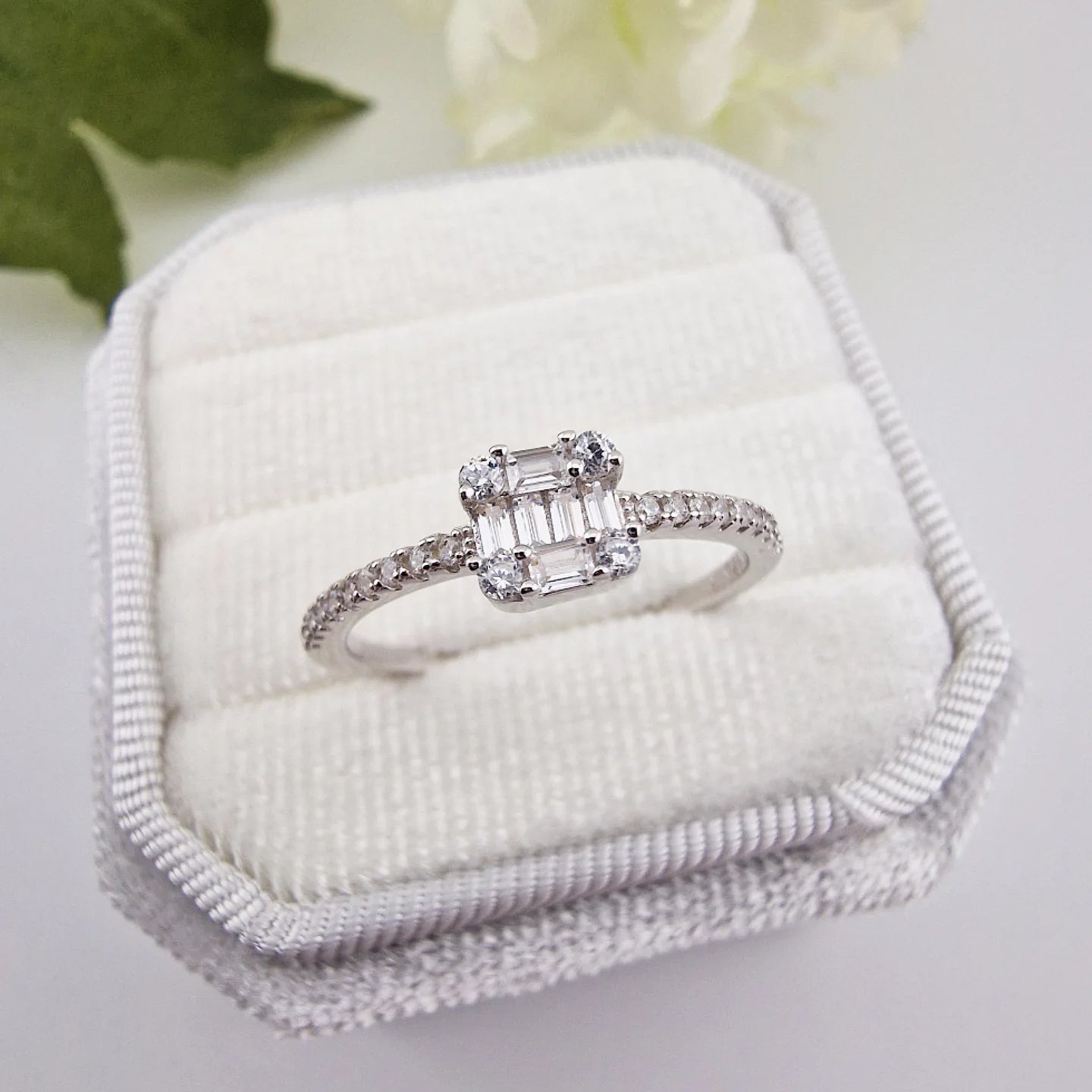 925 Sterling Silver Baguette & Round Cut Cz Ladies Cluster Ring