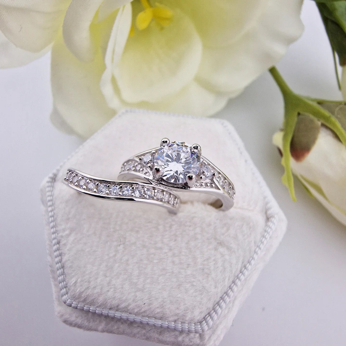925 Sterling Silver Round Centre Cz With Fancy Channel Set Band Ladies Bridal Ring Set