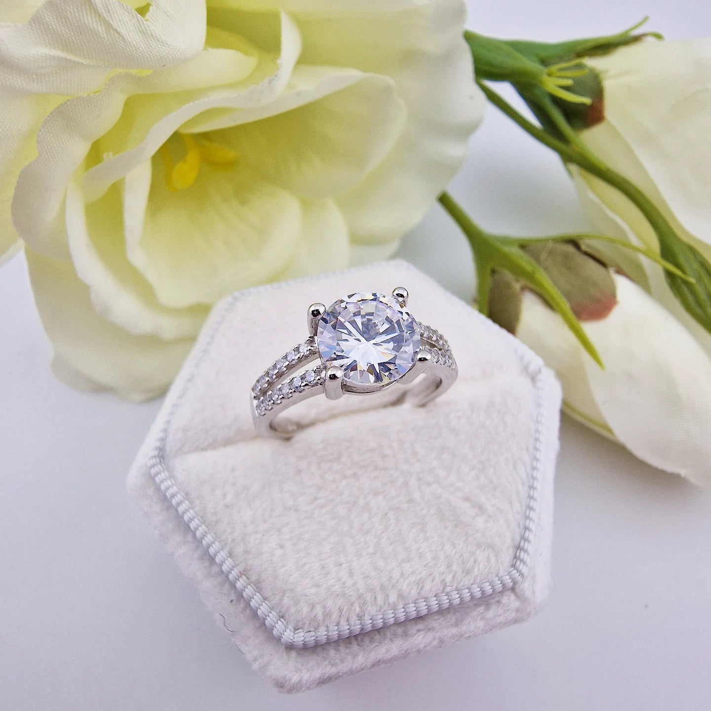 925 Sterling Silver 8mm Cz Round Solitaire with Split Band Ladies Ring