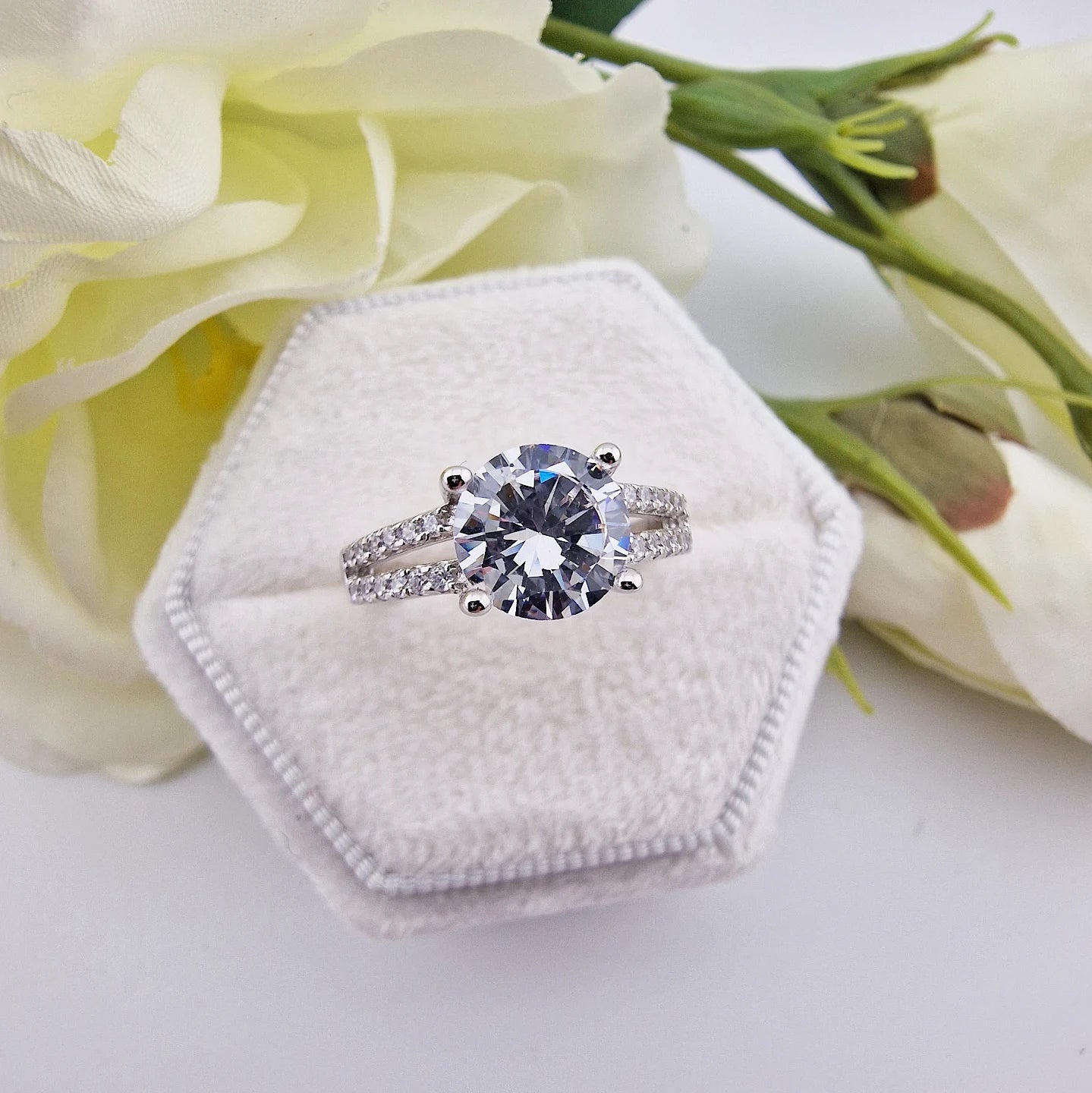 925 Sterling Silver 8mm Cz Round Solitaire with Split Band Ladies Ring