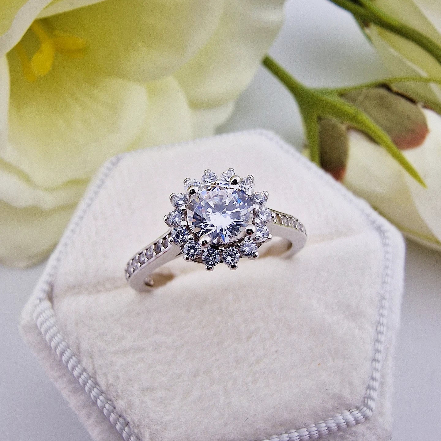 925 Sterling Silver Cz Flower Cluster Ladies Ring