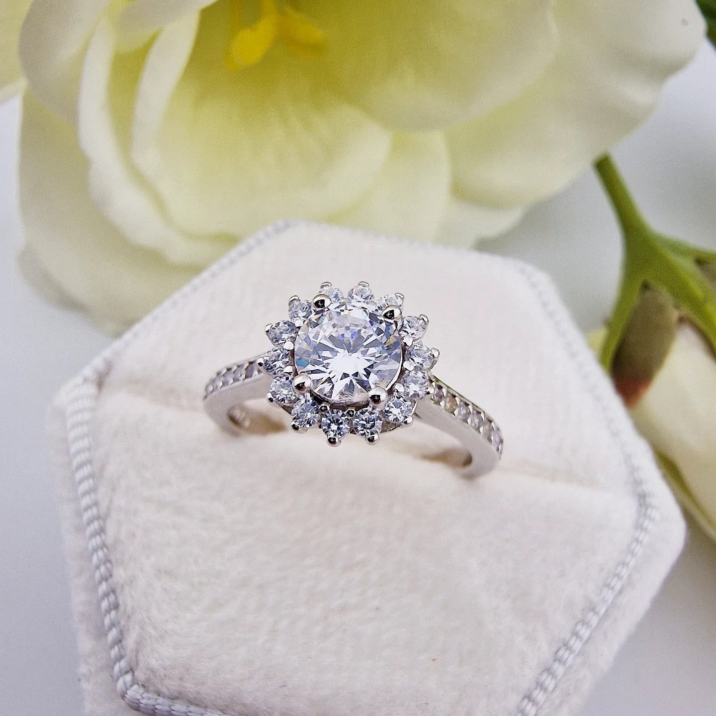 925 Sterling Silver Cz Flower Cluster Ladies Ring