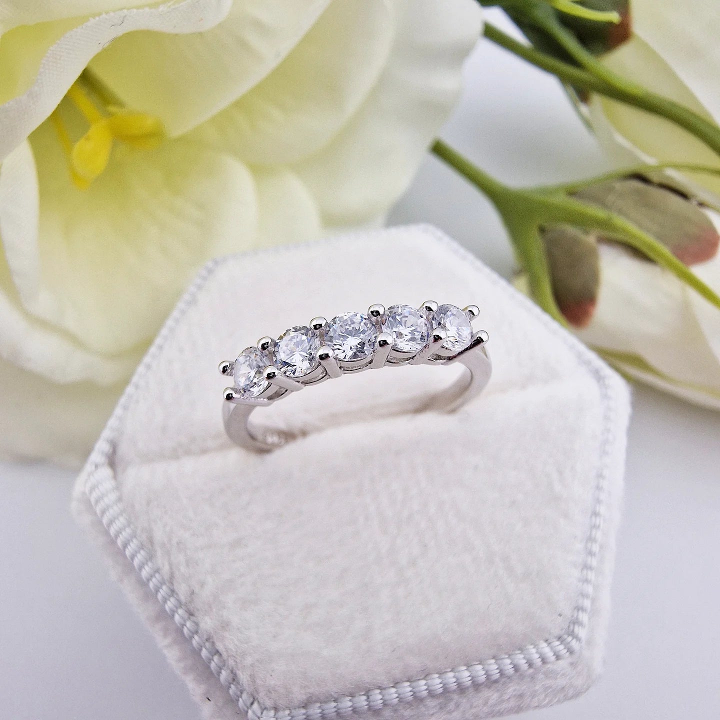 925 Sterling Silver 5 Stone Cz Ladies Eternity Ring