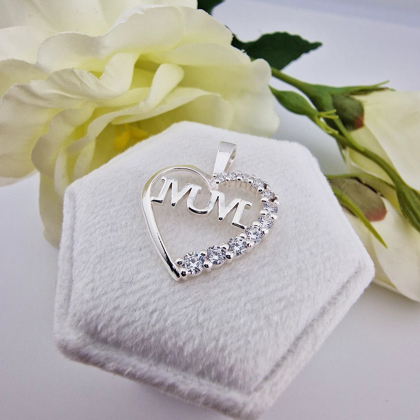 925 Sterling Silver Cz Mum Pendant with Chain