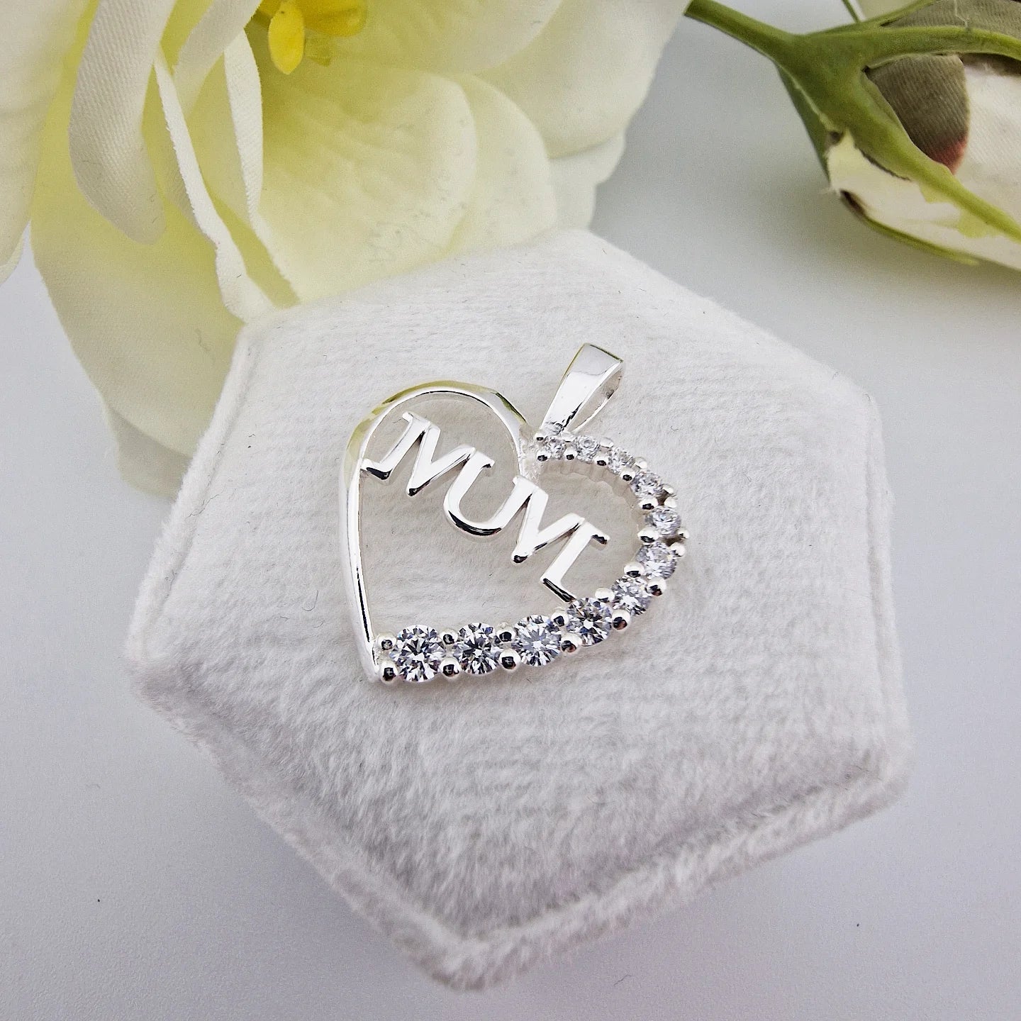 925 Sterling Silver Cz Mum Pendant with Chain