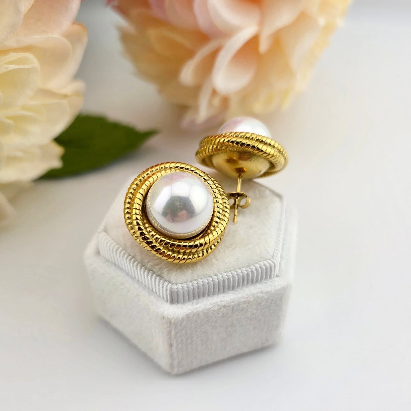 Gold-Tone Stainless Steel – Textured Frame Pearl Stud Earrings