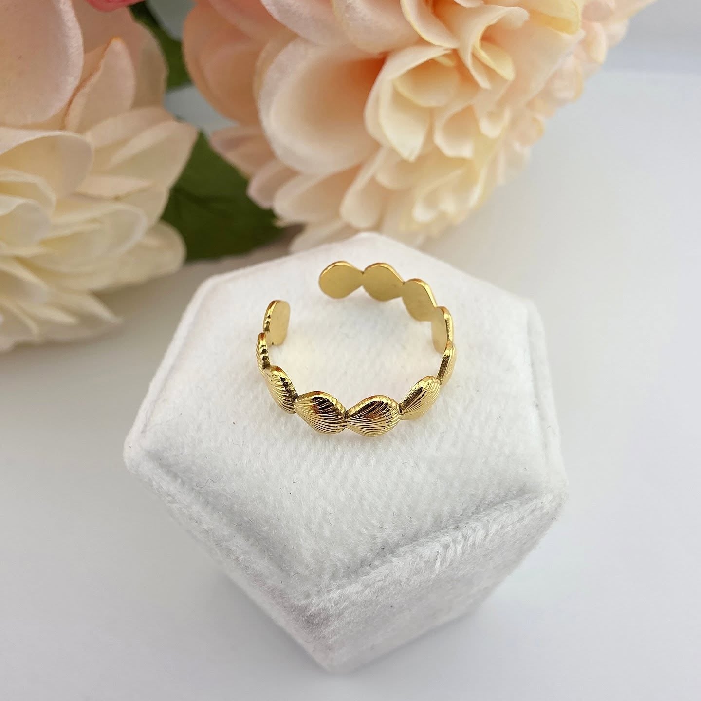 Gold-Tone Stainless Steel – Adjustable Shell Pattern Ring